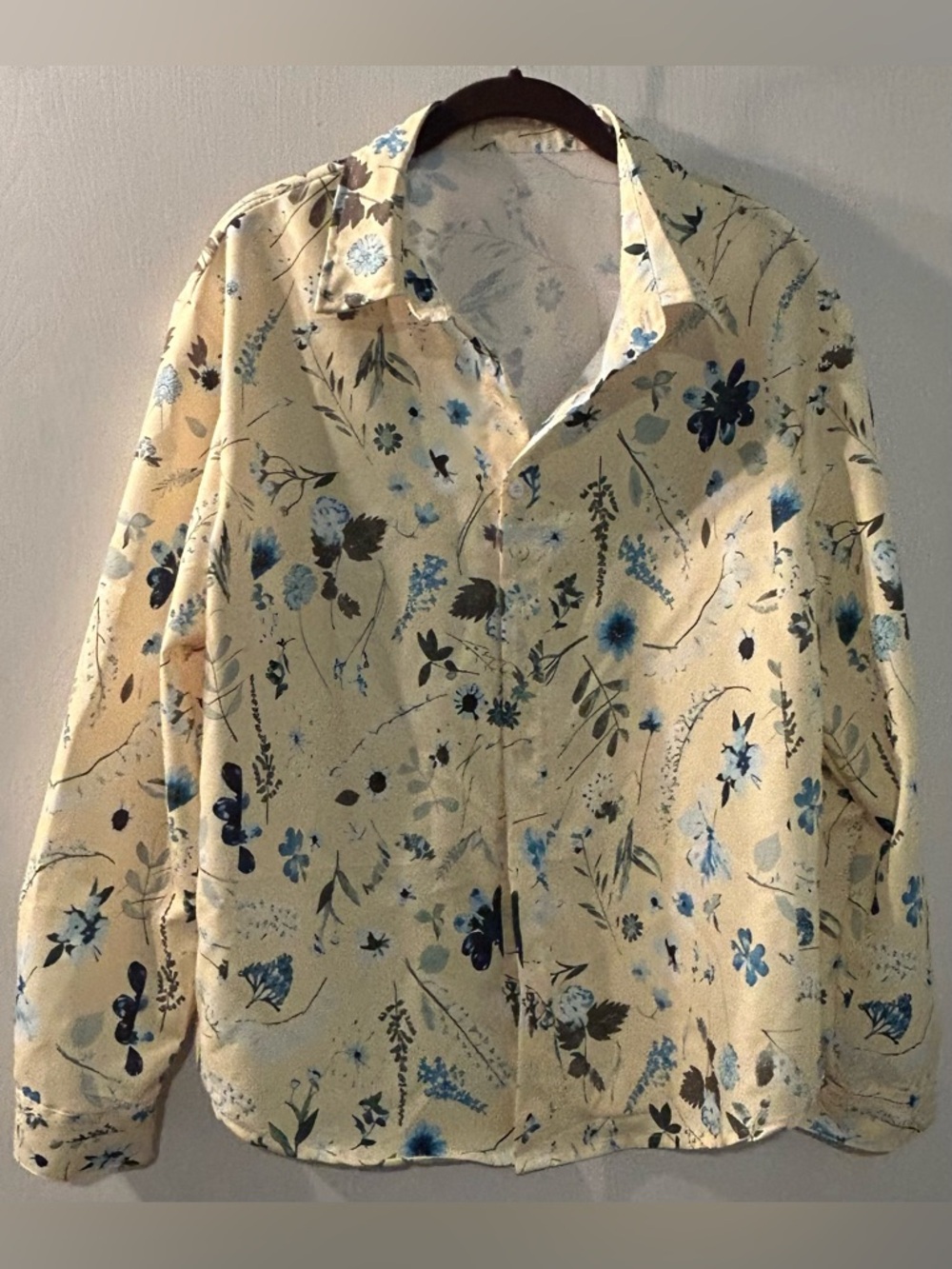 NEW Women’s unbranded Floral Button-Up blouse,yellow w/ Blue & green Print  L-XL